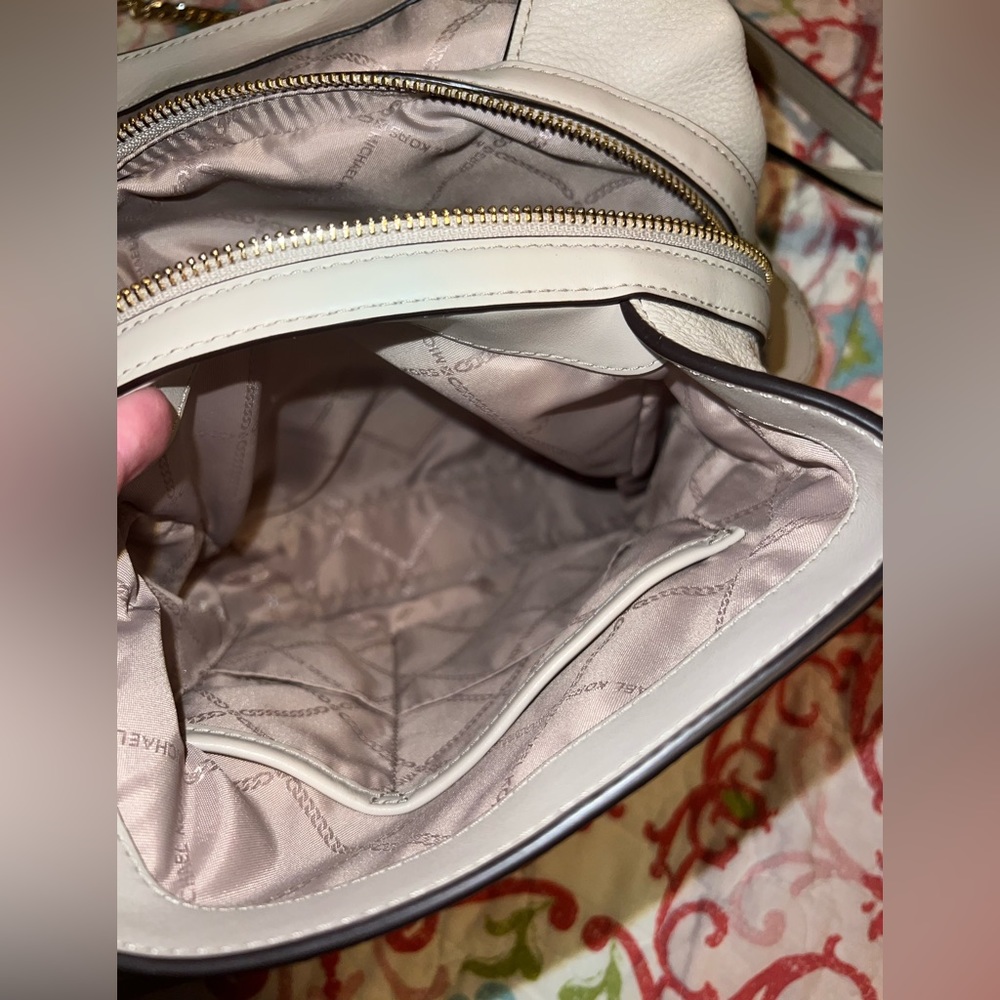 🔥VERY EUC- Authentic Michael Kors Raven Medium Backpack with dust bag🔥 - Picture 5 of 17